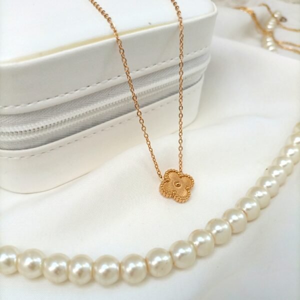golden-clover-pendant-stainless-steel