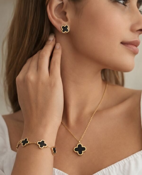 Black Clover Jewelry Set