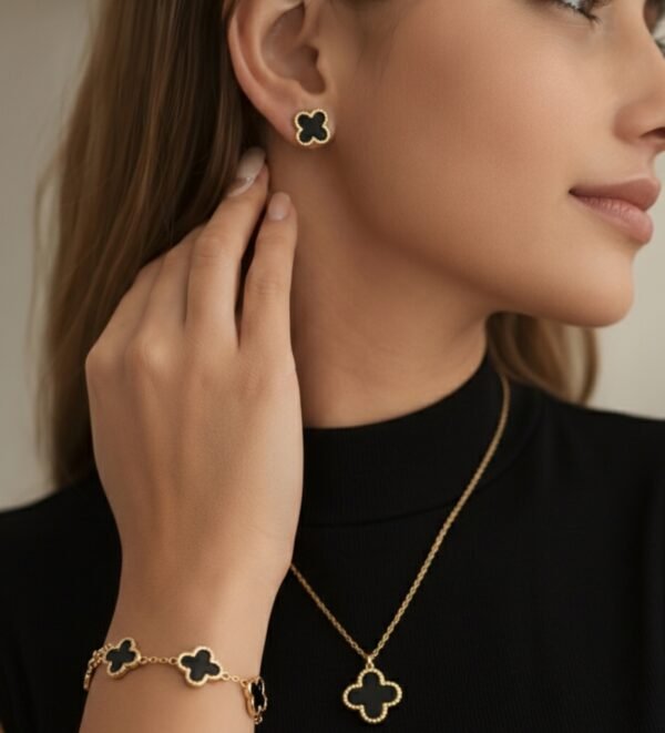 Black Clover Jewelry Set
